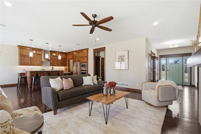 4330 Fawn Hill Court SE, Cedar Rapids, IA 52403