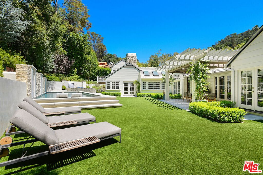 Image 1 of property listing at 2791 HUTTON DR, Beverly Hills, CA 90210