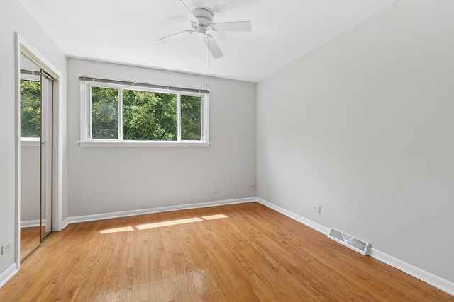 9018 Forest Lane E, Hickory Hills, IL 60457