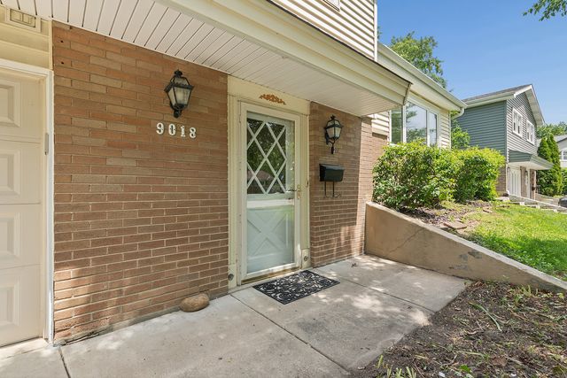 9018 Forest Lane E, Hickory Hills, IL 60457