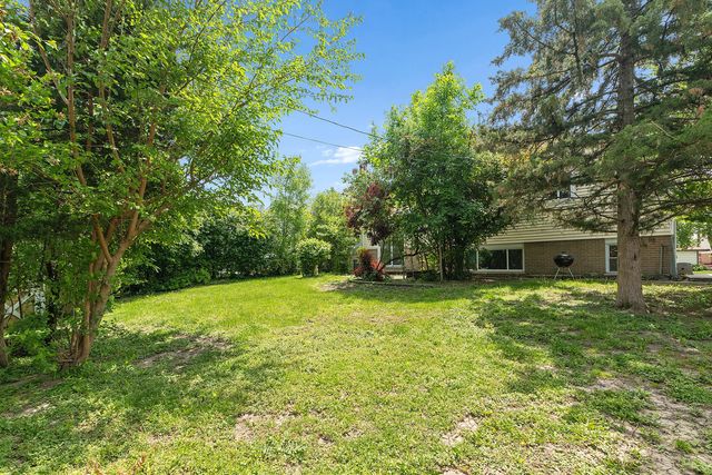 9018 Forest Lane E, Hickory Hills, IL 60457