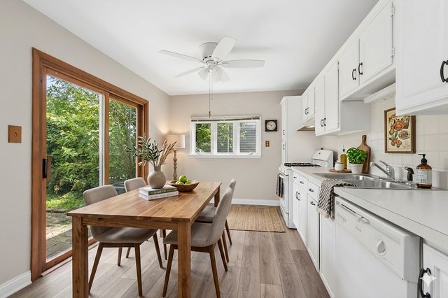 9018 Forest Lane E, Hickory Hills, IL 60457