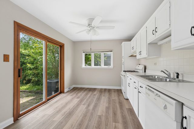9018 Forest Lane E, Hickory Hills, IL 60457