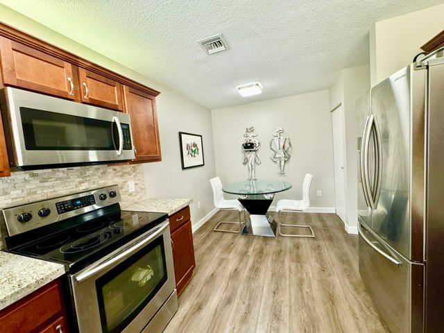 5135 Floria Drive E, Boynton Beach, FL 33437