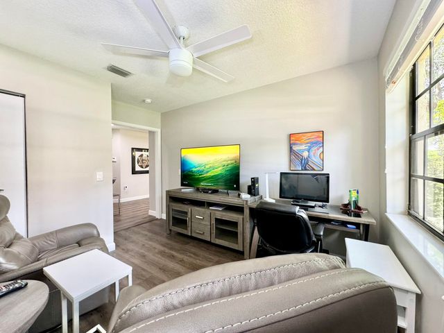 5135 Floria Drive E, Boynton Beach, FL 33437