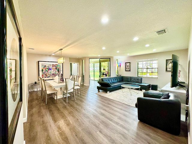 5135 Floria Drive E, Boynton Beach, FL 33437