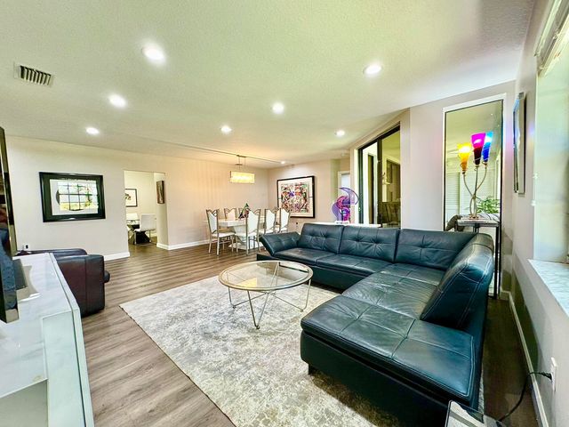 5135 Floria Drive E, Boynton Beach, FL 33437