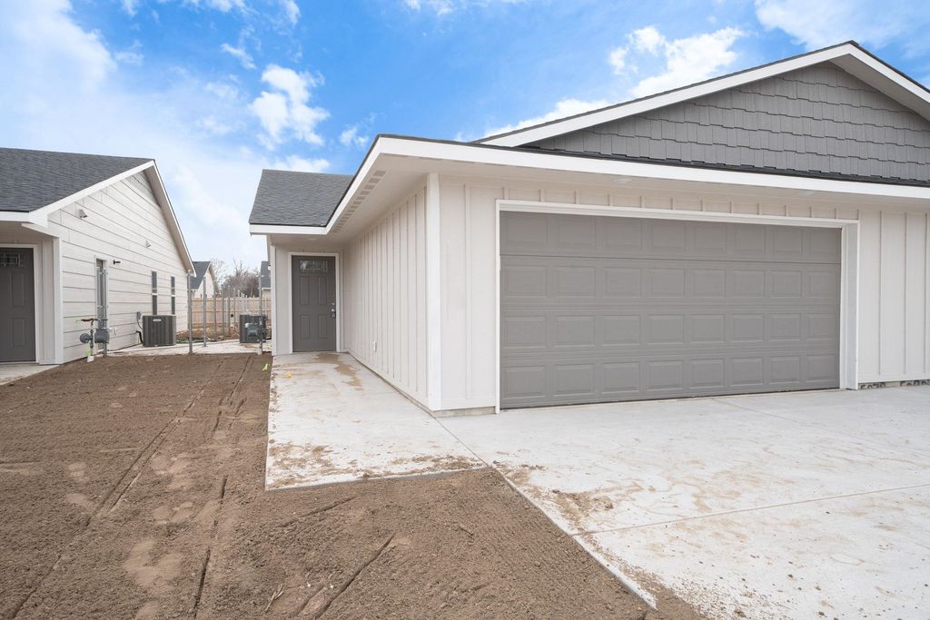 16912 W Lawson St, Goddard, KS 67052