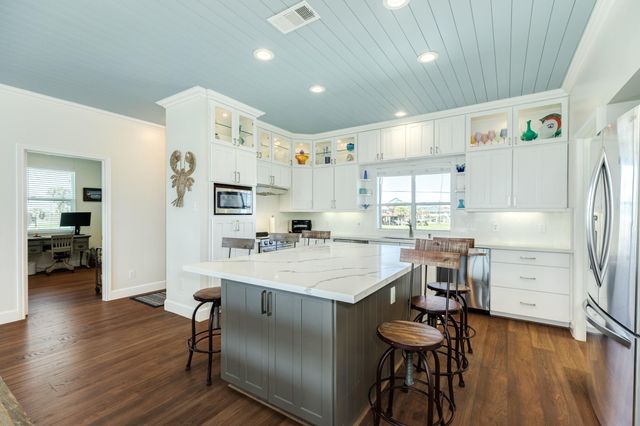 18810 W De Vaca Lane, Galveston, TX 77554