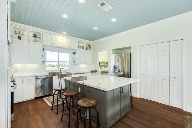 18810 W De Vaca Lane, Galveston, TX 77554