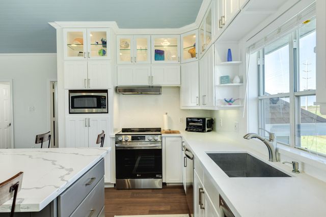 18810 W De Vaca Lane, Galveston, TX 77554