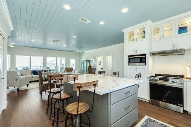 18810 W De Vaca Lane, Galveston, TX 77554