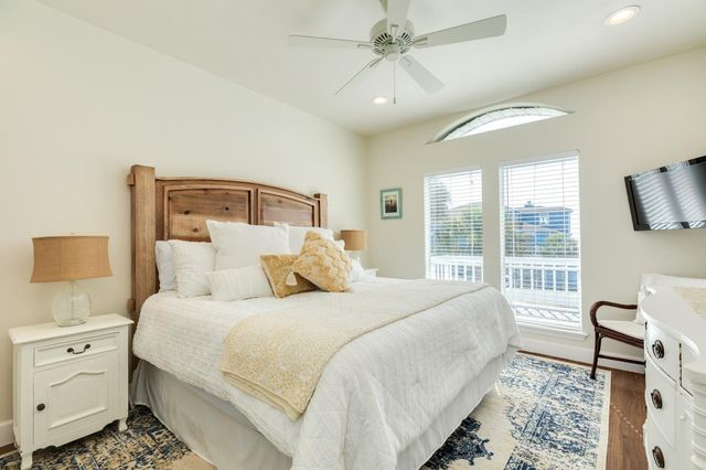 18810 W De Vaca Lane, Galveston, TX 77554