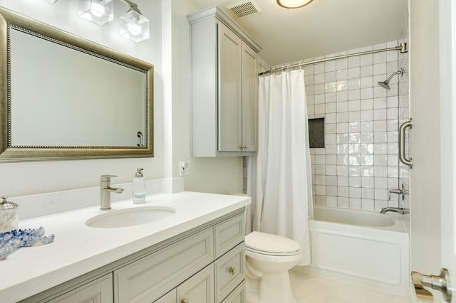 18810 W De Vaca Lane, Galveston, TX 77554