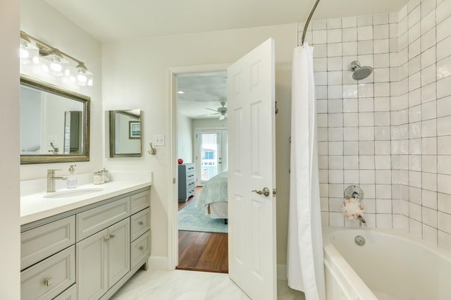 18810 W De Vaca Lane, Galveston, TX 77554