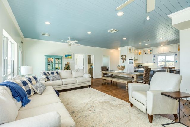 18810 W De Vaca Lane, Galveston, TX 77554