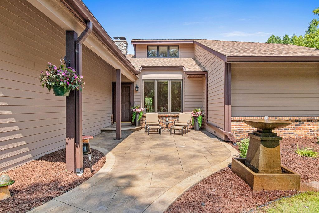2915 Bruce Court, Inver Grove Heights, MN 55077 — photo 2