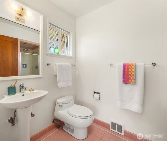 3023 E Laurelhurst Drive NE, Seattle, WA 98105