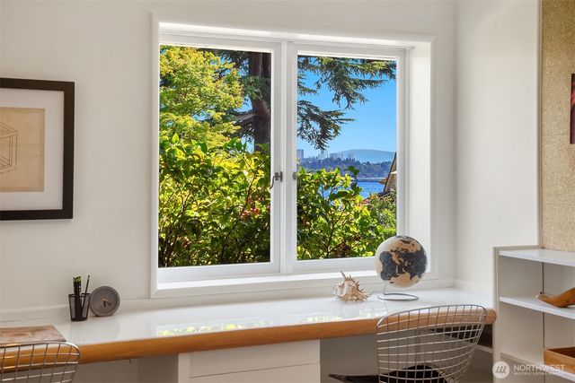 3023 E Laurelhurst Drive NE, Seattle, WA 98105