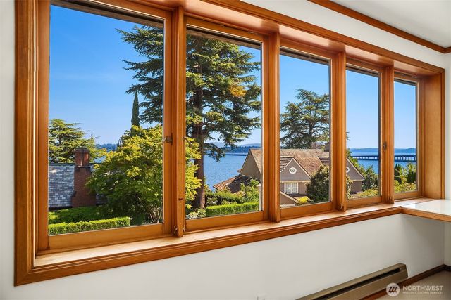 3023 E Laurelhurst Drive NE, Seattle, WA 98105
