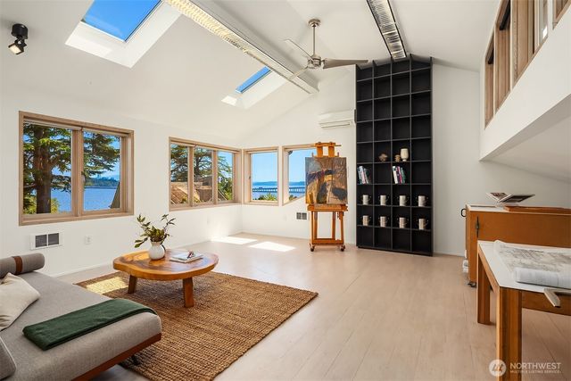 3023 E Laurelhurst Drive NE, Seattle, WA 98105