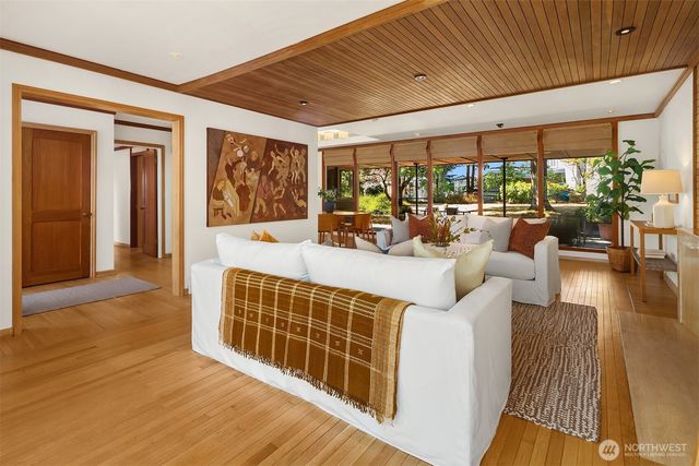 3023 E Laurelhurst Drive NE, Seattle, WA 98105