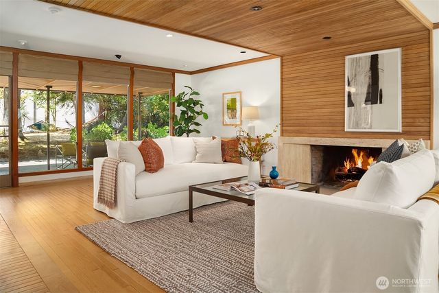 3023 E Laurelhurst Drive NE, Seattle, WA 98105