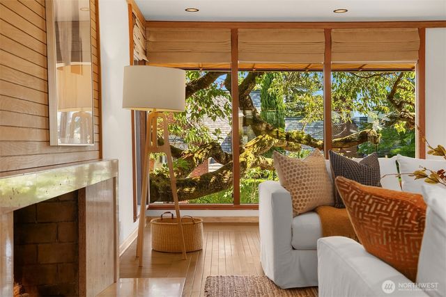 3023 E Laurelhurst Drive NE, Seattle, WA 98105