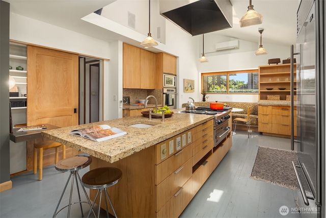3023 E Laurelhurst Drive NE, Seattle, WA 98105
