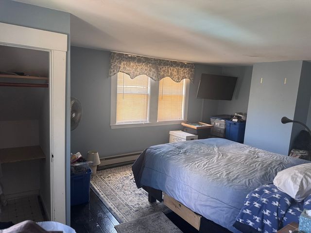 288 Weymouth St, Holbrook, MA 02343