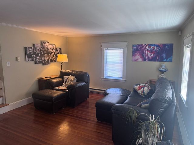 288 Weymouth St, Holbrook, MA 02343