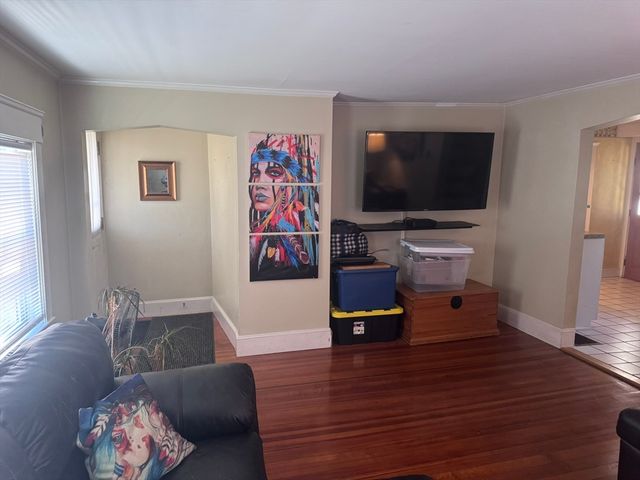 288 Weymouth St, Holbrook, MA 02343