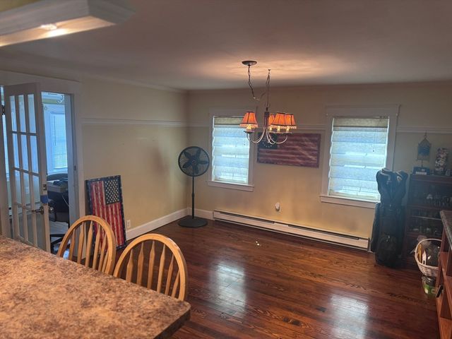 288 Weymouth St, Holbrook, MA 02343