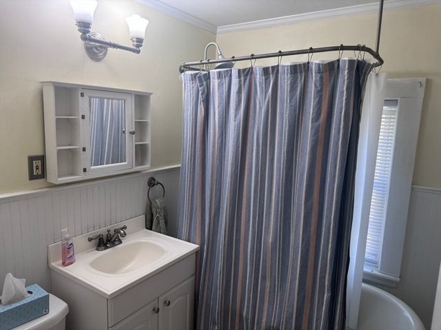 288 Weymouth St, Holbrook, MA 02343