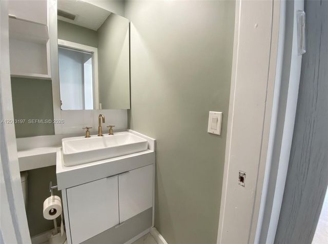 21335 NE 19th Court, Miami, FL 33179