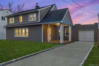 3322 Parkway Drive, Baldwin Harbor, NY 11510