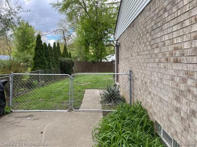 12111 Inkster Road, Livonia, MI 48150