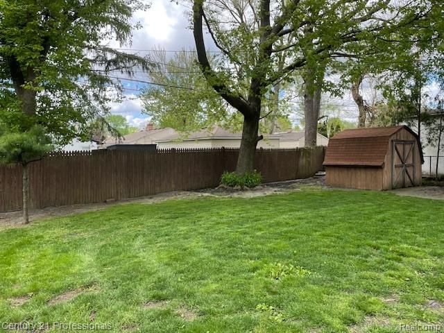 12111 Inkster Road, Livonia, MI 48150