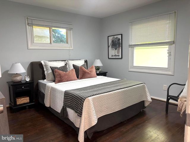 5702 DENFIELD RD, Rockville, MD 20851