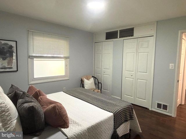 5702 DENFIELD RD, Rockville, MD 20851