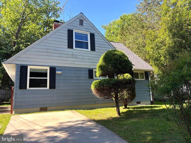 5702 DENFIELD RD, Rockville, MD 20851