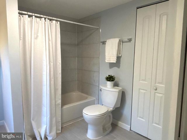 5702 DENFIELD RD, Rockville, MD 20851