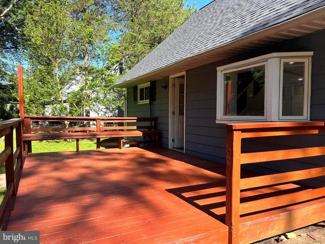 5702 DENFIELD RD, Rockville, MD 20851