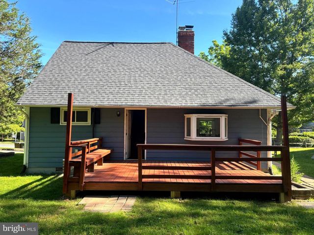 5702 DENFIELD RD, Rockville, MD 20851