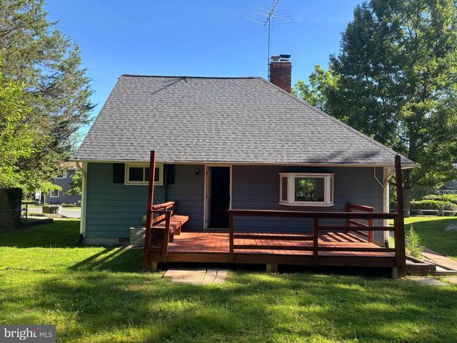 5702 DENFIELD RD, Rockville, MD 20851