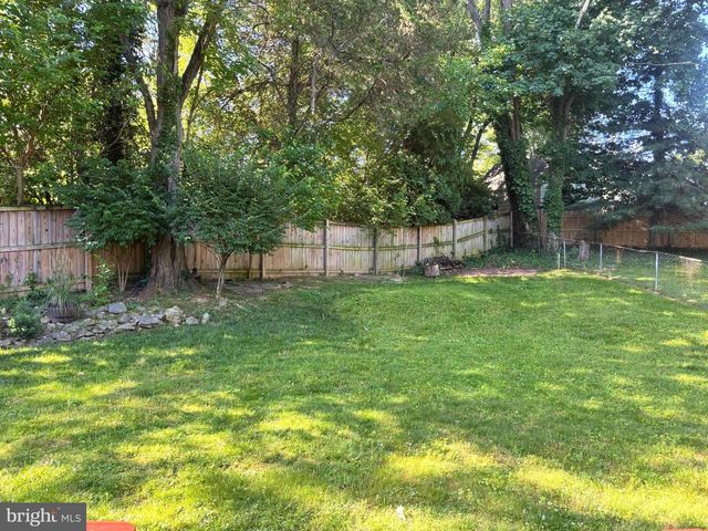 5702 DENFIELD RD, Rockville, MD 20851