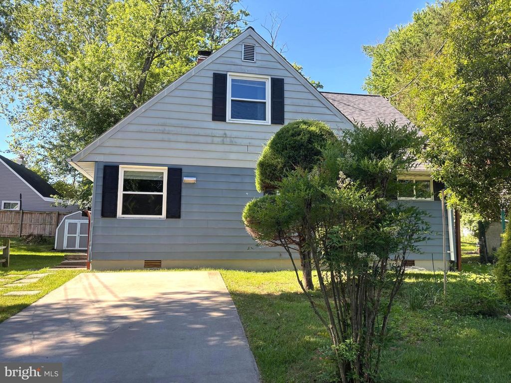 5702 DENFIELD RD, Rockville, MD 20851