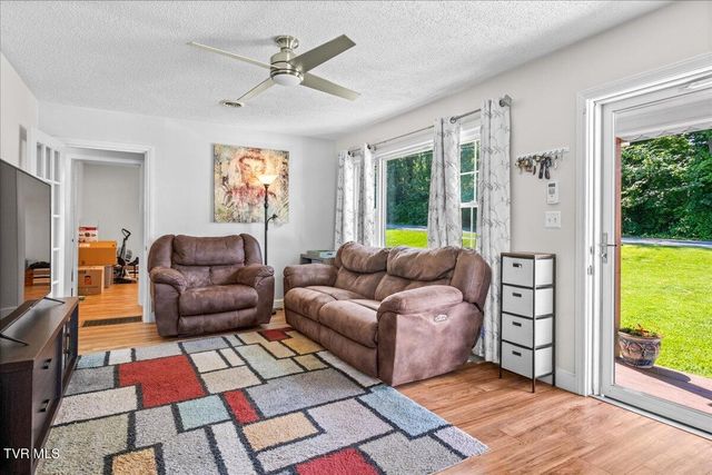 911 Lake Drive, Johnson City, TN 37601