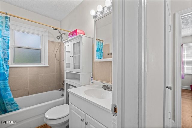 911 Lake Drive, Johnson City, TN 37601