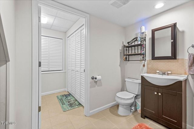 911 Lake Drive, Johnson City, TN 37601